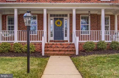 Exterior - 42610 Good Hope Ln, Brambleton, VA 20148 photo 3 of 9