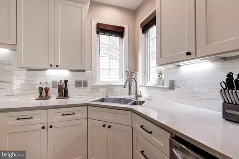 Kitchen - 42610 Good Hope Ln, Brambleton, VA 20148 photo 3 of 7