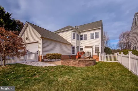 Exterior - 42610 Good Hope Ln, Brambleton, VA 20148 photo 5 of 9