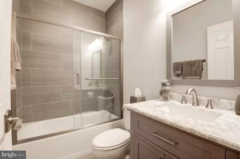 Bath - 42610 Good Hope Ln, Brambleton, VA 20148 photo 6 of 6