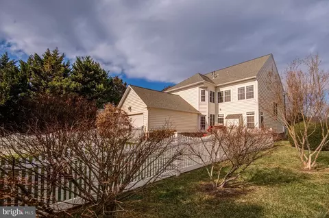 Exterior - 42610 Good Hope Ln, Brambleton, VA 20148 photo 6 of 9