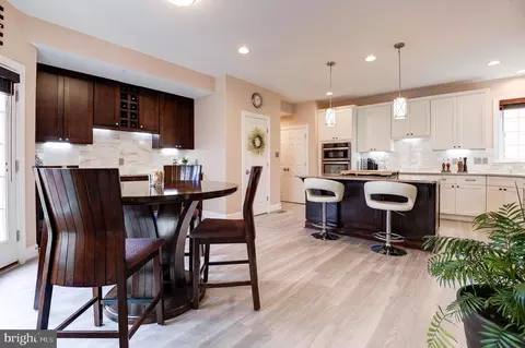 Kitchen - 42610 Good Hope Ln, Brambleton, VA 20148 photo 5 of 7