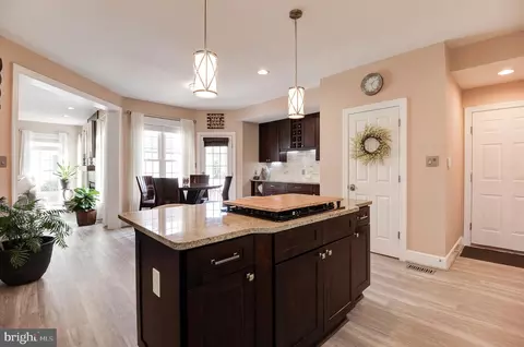 Kitchen - 42610 Good Hope Ln, Brambleton, VA 20148 photo 6 of 7