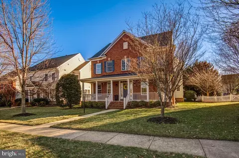 Exterior - 42610 Good Hope Ln, Brambleton, VA 20148 photo 7 of 9