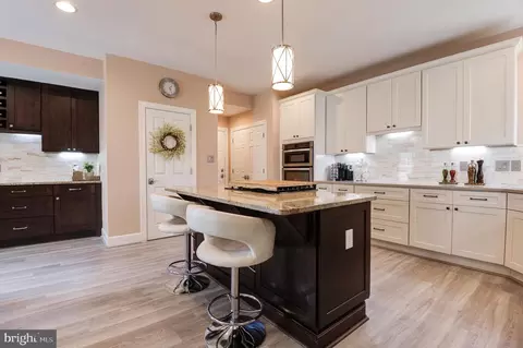 Kitchen - 42610 Good Hope Ln, Brambleton, VA 20148 photo 4 of 7