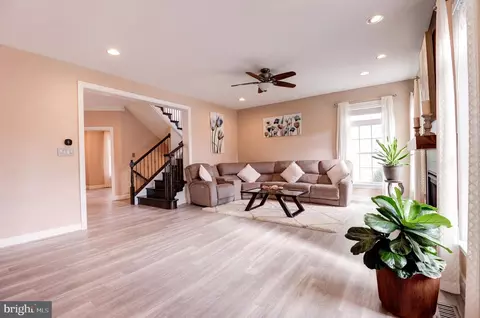 Living - 42610 Good Hope Ln, Brambleton, VA 20148 photo 2 of 3