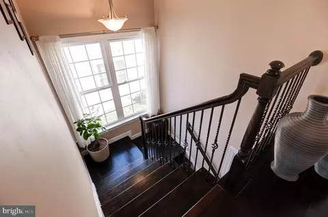 Entry Way - 42610 Good Hope Ln, Brambleton, VA 20148 photo 9 of 15