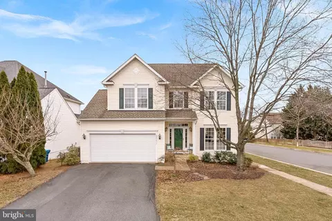 25877 Spurling Ln, Chantilly, VA 20152