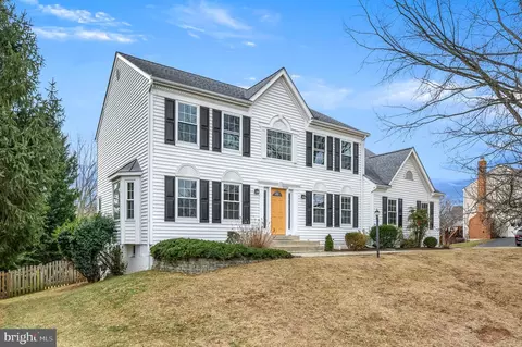 Exterior - 43356 Wayside Cir, Ashburn, VA 20147 photo 2 of 8