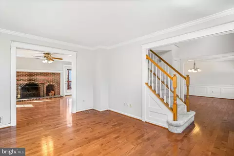 Living - 43356 Wayside Cir, Ashburn, VA 20147 photo 1 of 8