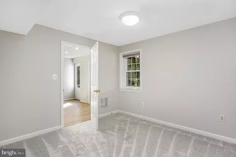 Bedroom - 43356 Wayside Cir, Ashburn, VA 20147 photo 6 of 6
