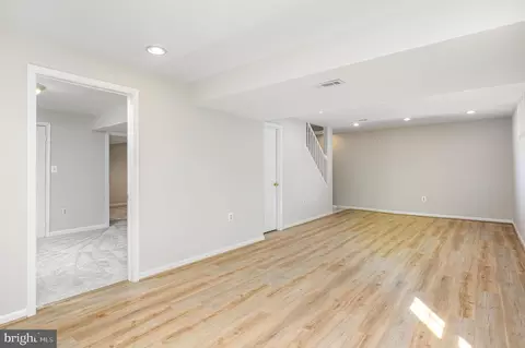 Living - 43356 Wayside Cir, Ashburn, VA 20147 photo 7 of 8