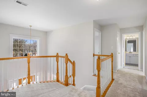 Entry Way - 43356 Wayside Cir, Ashburn, VA 20147 photo 4 of 5