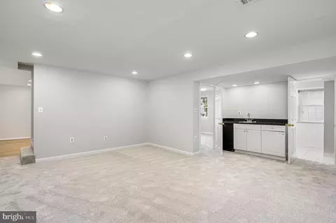 Living - 43356 Wayside Cir, Ashburn, VA 20147 photo 8 of 8