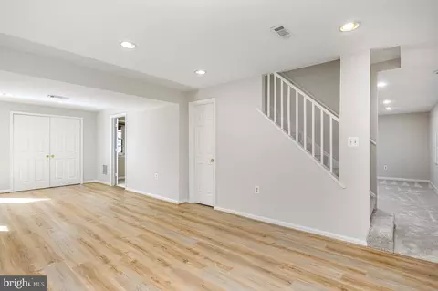 Living - 43356 Wayside Cir, Ashburn, VA 20147 photo 6 of 8