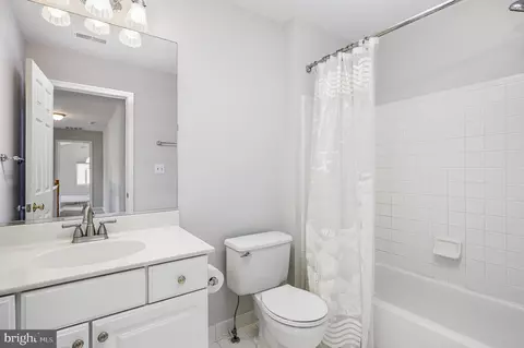 Bath - 43356 Wayside Cir, Ashburn, VA 20147 photo 3 of 3