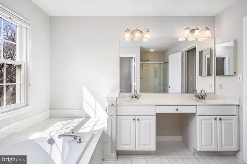 Bath - 43356 Wayside Cir, Ashburn, VA 20147 photo 2 of 3
