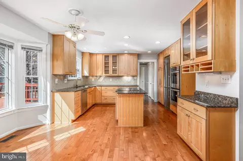 Kitchen - 43356 Wayside Cir, Ashburn, VA 20147 photo 1 of 5