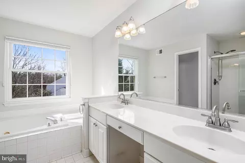 Bath - 43356 Wayside Cir, Ashburn, VA 20147 photo 1 of 3