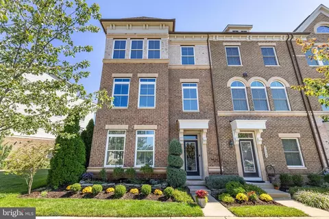 20652 Duxbury Ter, Ashburn, VA 20147