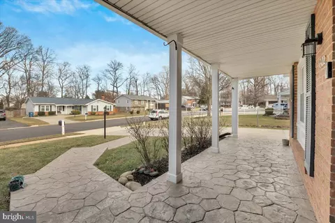 1602 E Jefferson Ct, Sterling, VA 20164 photo 2