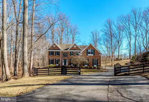 38419 Wooded Hollow Dr, Hamilton, VA 20158