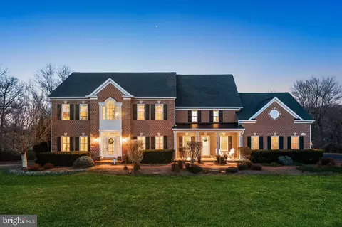 17840 Stoneleigh Dr, Round Hill, VA 20141
