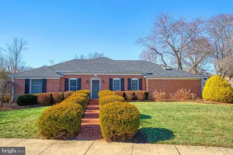 141 Woodberry Rd NE, Leesburg, VA 20176