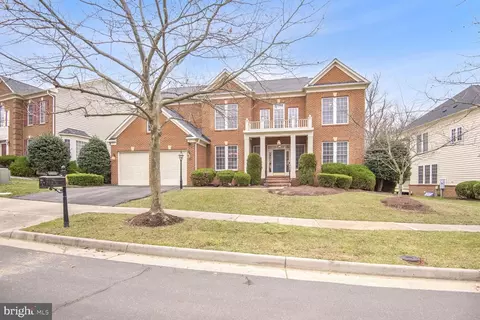 19028 Kipheart Dr, Leesburg, VA 20176
