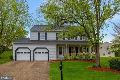 303 Helen Ct, Sterling, VA 20164