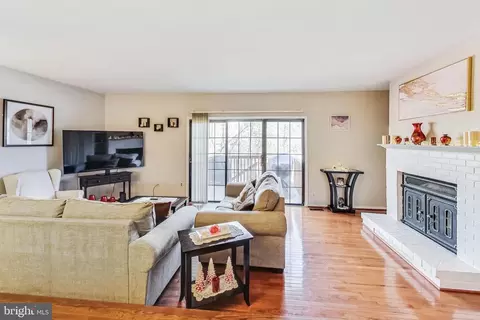 Living - 43 Berkeley Ct, Sterling, VA 20165 photo 1 of 1