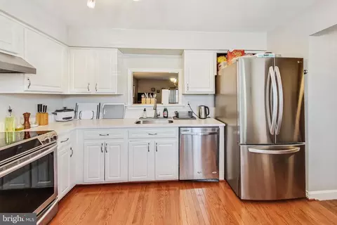 Kitchen - 43 Berkeley Ct, Sterling, VA 20165 photo 2 of 2