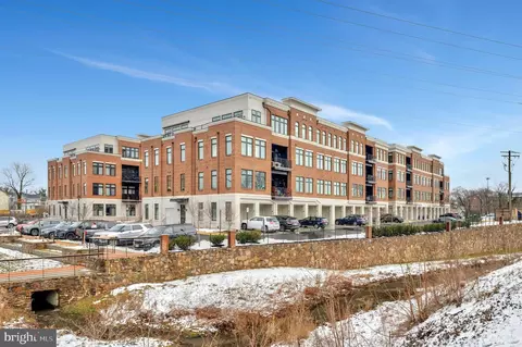3 Stationmaster St SE #400, Leesburg, VA 20175