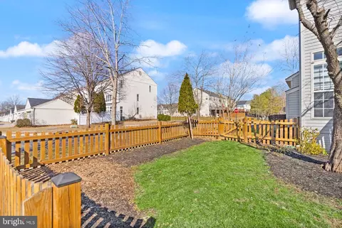 Exterior - 26190 Ocala Cir, Chantilly, VA 20152 photo 11 of 12