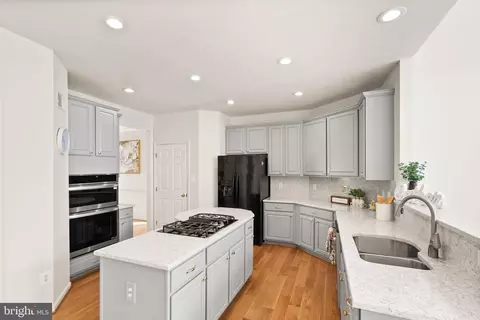 Kitchen - 26190 Ocala Cir, Chantilly, VA 20152 photo 4 of 4