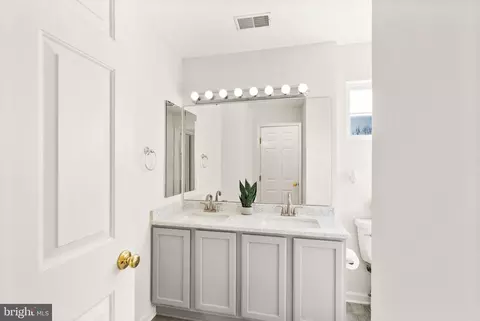Bath - 26190 Ocala Cir, Chantilly, VA 20152 photo 3 of 6