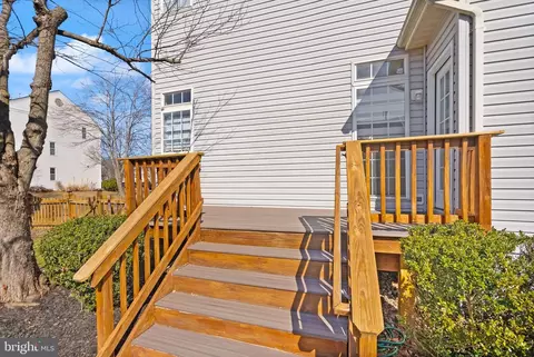 Exterior - 26190 Ocala Cir, Chantilly, VA 20152 photo 7 of 12