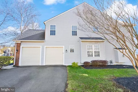 Exterior - 26190 Ocala Cir, Chantilly, VA 20152 photo 3 of 12