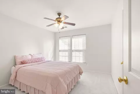 Bedroom - 26190 Ocala Cir, Chantilly, VA 20152 photo 4 of 8