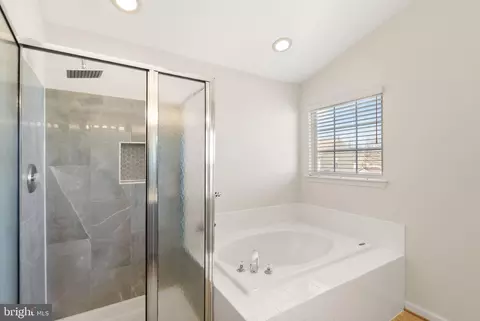 Bath - 26190 Ocala Cir, Chantilly, VA 20152 photo 2 of 6