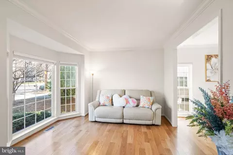 Living - 26190 Ocala Cir, Chantilly, VA 20152 photo 1 of 4