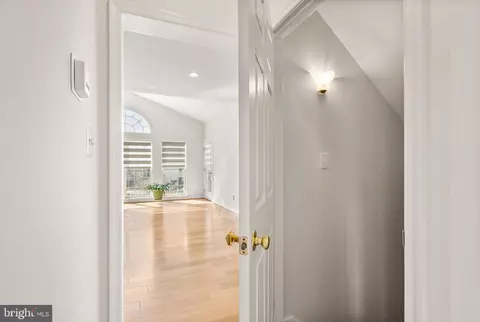 Entry Way - 26190 Ocala Cir, Chantilly, VA 20152 photo 17 of 19