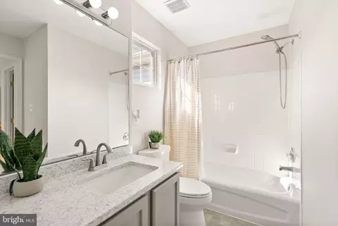Bath - 26190 Ocala Cir, Chantilly, VA 20152 photo 4 of 6