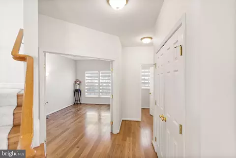 Entry Way - 26190 Ocala Cir, Chantilly, VA 20152 photo 7 of 19
