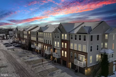 43367 Town Gate Sq, Chantilly, VA 20152