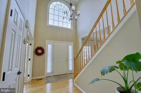 20767 Fenwick Dr, Ashburn, VA 20147 photo 2