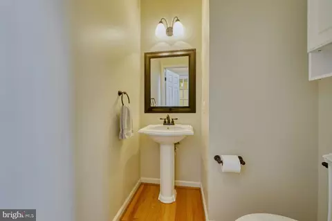 20767 Fenwick Dr, Ashburn, VA 20147 photo 18