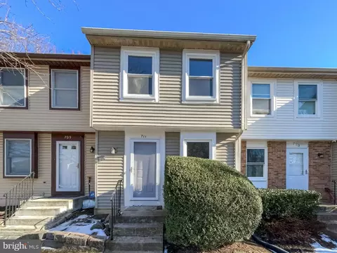 711 Brethour Ct, Sterling, VA 20164