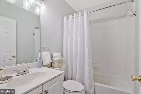 Bath - 20449 Scioto Ter, Ashburn, VA 20147 photo 3 of 3