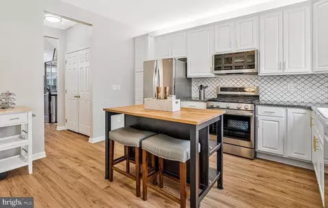 Kitchen - 20449 Scioto Ter, Ashburn, VA 20147 photo 2 of 2